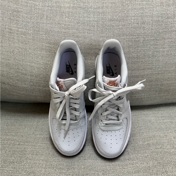 Nike | Air Force 1 GS Pure Platinum Barely Grape/Grey Low-Rise Size 7Y/W8.5 - Picture 6 of 7